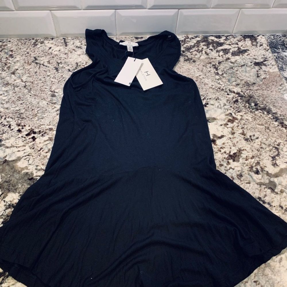 Halston Top Size Medium NWT - Picture 7 of 9